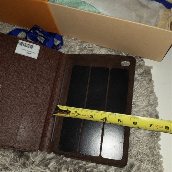 iPad mini  Louis Vuitton Case. - Picture 6 of 8